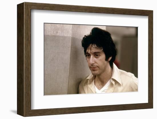 Un apres-midi by chien (DOG DAY AFTERNOON) by SidneyLumet with Al Pacino, 1975 (photo)-null-Framed Photo