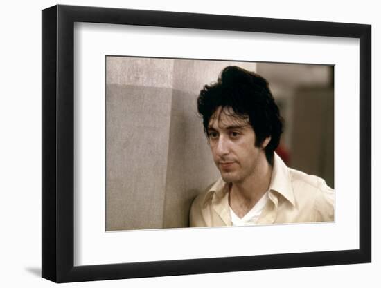 Un apres-midi by chien (DOG DAY AFTERNOON) by SidneyLumet with Al Pacino, 1975 (photo)-null-Framed Photo