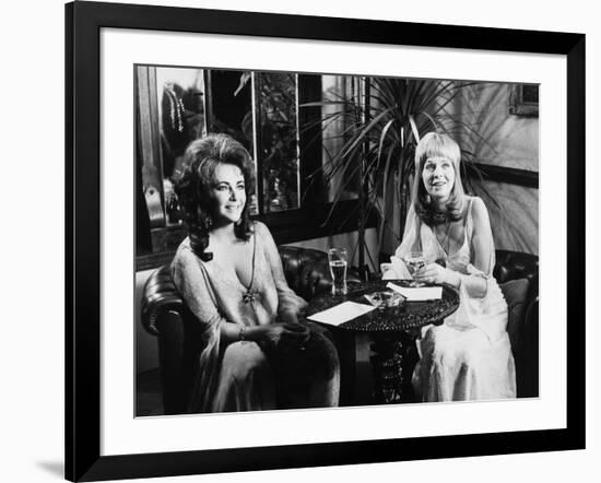 Une Belle Tigresse ZEE & CO by Brian Hutton with Elizabeth Taylor and Susannah York, 1972 (b/w phot-null-Framed Photo