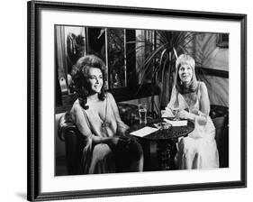 Une Belle Tigresse ZEE & CO by Brian Hutton with Elizabeth Taylor and Susannah York, 1972 (b/w phot-null-Framed Photo