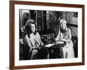 Une Belle Tigresse ZEE & CO by Brian Hutton with Elizabeth Taylor and Susannah York, 1972 (b/w phot-null-Framed Photo