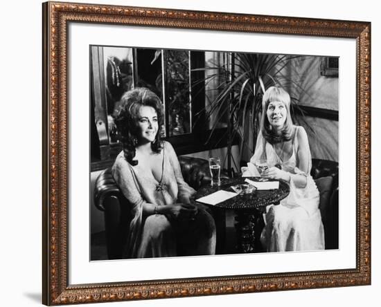 Une Belle Tigresse ZEE & CO by Brian Hutton with Elizabeth Taylor and Susannah York, 1972 (b/w phot-null-Framed Photo