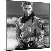 Une corde pour te pendre ALONG THE GREAT DIVIDE by Raoul Walsh with Kirk Douglas, 1951 (b/w photo)-null-Mounted Photo