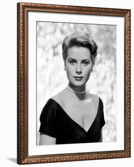 Une Fille by Province THE COUNTRY GIRL by George Seaton with Grace Kelly, 1954 (b/w photo)-null-Framed Photo