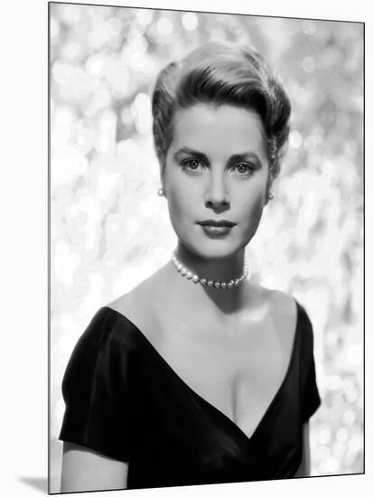 Une Fille by Province THE COUNTRY GIRL by George Seaton with Grace Kelly, 1954 (b/w photo)-null-Mounted Photo