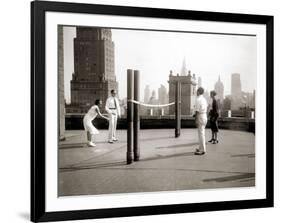 Une Partie de Deck - Tennis Sur la Terrasse Du Toit de L'Hotel Delmonico de New York, 1925-Charles Delius-Framed Art Print