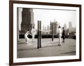 Une Partie de Deck - Tennis Sur la Terrasse Du Toit de L'Hotel Delmonico de New York, 1925-Charles Delius-Framed Art Print