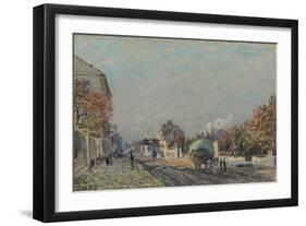 Une Rue À Marly, 1876-Alfred Sisley-Framed Giclee Print