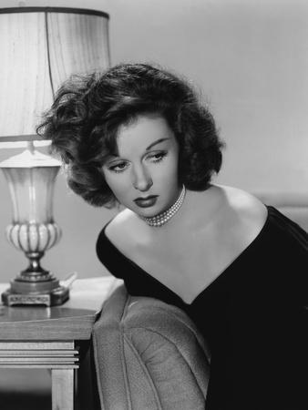 https://imgc.allpostersimages.com/img/posters/une-vie-perdue-smash-up-the-story-of-a-woman-by-stuart-heisler-with-susan-hayward-1947-b-w-photo_u-L-Q1C2XDD0.jpg?artPerspective=n