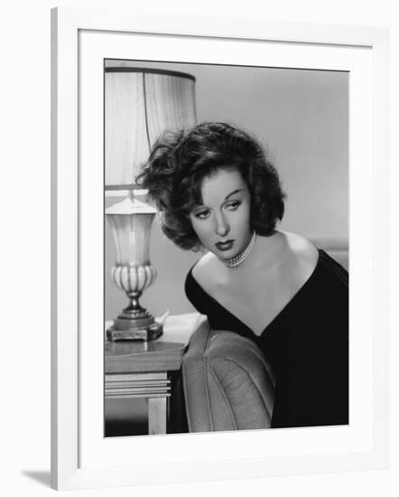 Une Vie Perdue SMASH UP-THE STORY OF A WOMAN by Stuart Heisler with Susan Hayward, 1947 (b/w photo)-null-Framed Photo