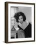 Une Vie Perdue SMASH UP-THE STORY OF A WOMAN by Stuart Heisler with Susan Hayward, 1947 (b/w photo)-null-Framed Photo