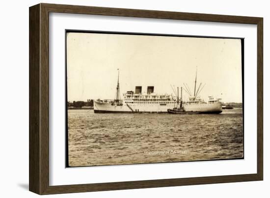 Union Castle Line, UC, M.V. Dunbar Castle, Dampfer-null-Framed Giclee Print