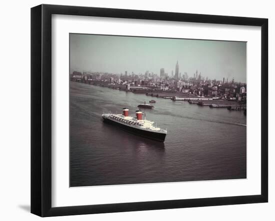 United States Passing New York Skyline-null-Framed Photographic Print