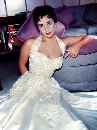 https://imgc.allpostersimages.com/img/posters/unspecified-circa-1970-photo-of-elizabeth-taylor-photo-by-michael-ochs-archives-getty-images-p_u-L-Q1C39JT0.jpg?artPerspective=n