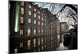 Urban Living-Tim Kahane-Mounted Photographic Print