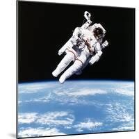 Us Astronaut Bruce Mccandless Spacewalking, 1984-null-Mounted Photographic Print