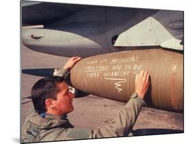 US Operation Desert Storm F-16 Fighter Crewman Adding 5th Exclamation Point to Chalk-Drawn Message-Dennis Brack-Mounted Premium Photographic Print