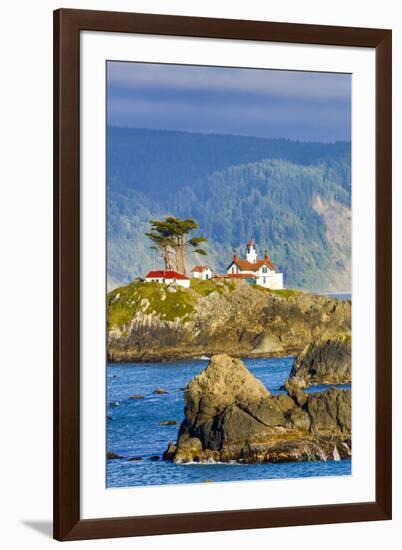 USA, California, Crescent City. Lighthouse and harbor-Hollice Looney-Framed Premium Photographic Print