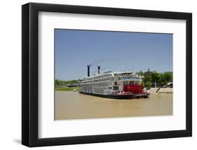 USA, Mississippi, Vicksburg. American Queen cruise paddlewheel boat.-Cindy Miller Hopkins-Framed Photographic Print