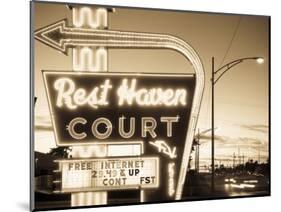 USA, Missouri, Route 66, Springfield, Rest Haven Court Motel-Alan Copson-Mounted Photographic Print