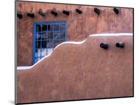 USA, New Mexico, Sant Fe, Adobe structure with protruding vigas and Snow-Terry Eggers-Mounted Photographic Print