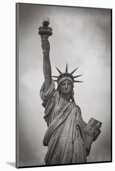 Usa, New York, New York City, Statue of Liberty National Monument-Michele Falzone-Mounted Photographic Print