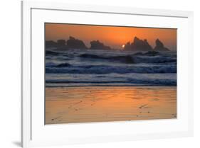 USA, Oregon, Bandon. Beach sunset.-Jaynes Gallery-Framed Premium Photographic Print