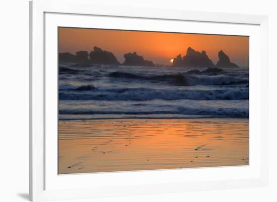 USA, Oregon, Bandon. Beach sunset.-Jaynes Gallery-Framed Premium Photographic Print