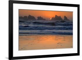 USA, Oregon, Bandon. Beach sunset.-Jaynes Gallery-Framed Premium Photographic Print