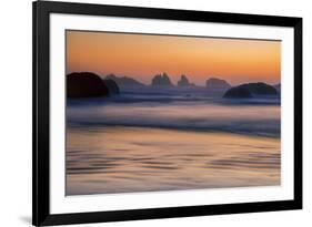 USA, Oregon, Bandon. Beach sunset.-Jaynes Gallery-Framed Premium Photographic Print