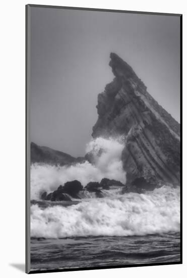 USA, Oregon, Bandon. Storm waves on coast.-Jaynes Gallery-Mounted Photographic Print