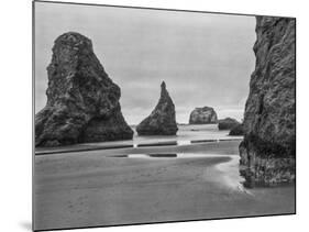 USA, Oregon, Coast Bandon Beach Monoliths-John Ford-Mounted Photographic Print