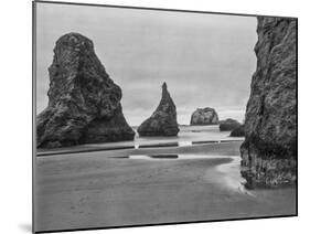 USA, Oregon, Coast Bandon Beach Monoliths-John Ford-Mounted Photographic Print