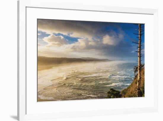 USA, Oregon, Newport. Ocean beach at sunrise.-Jaynes Gallery-Framed Photographic Print