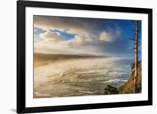 USA, Oregon, Newport. Ocean beach at sunrise.-Jaynes Gallery-Framed Photographic Print