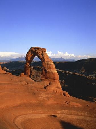 https://imgc.allpostersimages.com/img/posters/usa-utah-arches-national-park-delicate-arch_u-L-PZKQ6B0.jpg?artPerspective=n