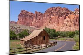 USA, Utah, Capitol Reef National Park, Historical Place Fruita, Barn-Catharina Lux-Mounted Photographic Print