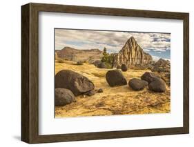 USA, Utah, Capitol Reef National Park. Pectols Pyramid in autumn.-Jaynes Gallery-Framed Photographic Print