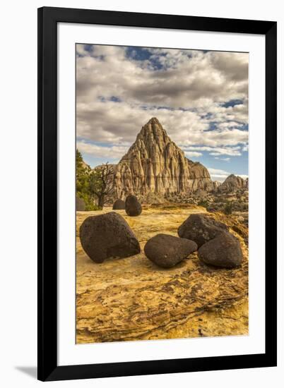 USA, Utah, Capitol Reef National Park. Pectols Pyramid in autumn.-Jaynes Gallery-Framed Photographic Print
