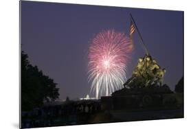 USA, Washington DC, DC, July 4 Fireworks Behind the Iwo Jima Memorial-Hollice Looney-Mounted Photographic Print