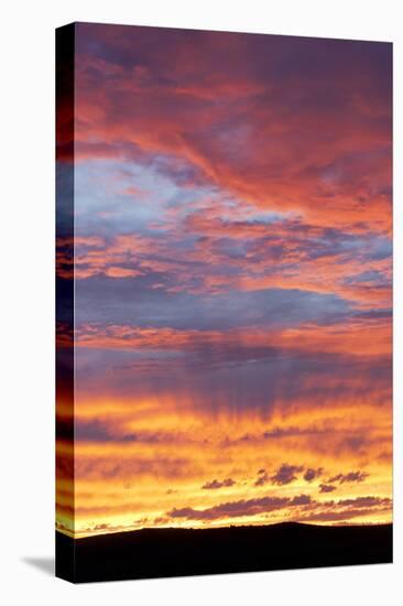 USA, Wyoming, Colorful Sunset with Rays of Sunshine-Elizabeth Boehm-Stretched Canvas