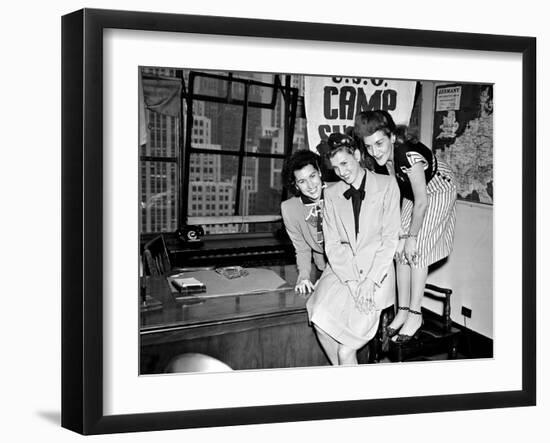 USO Andrews Sisters-null-Framed Premium Photographic Print