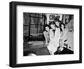 USO Andrews Sisters-null-Framed Photographic Print