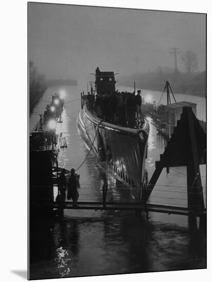 USS Peto Submarine Easing in to the Dock-Charles E^ Steinheimer-Mounted Photographic Print