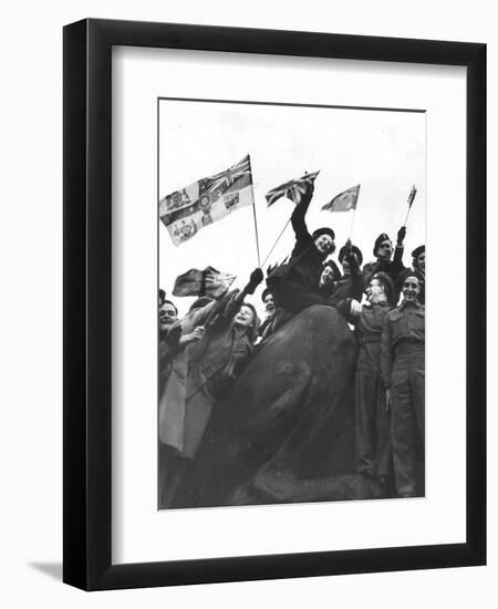 V Day Celebrations in Trafalgar Square London, 1945-null-Framed Photographic Print