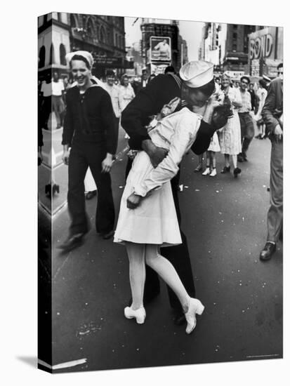 V-J Day in Times Square-Alfred Eisenstaedt-Stretched Canvas