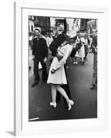 V-J Day in Times Square-Alfred Eisenstaedt-Framed Photographic Print