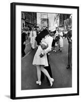 V-J Day in Times Square-Alfred Eisenstaedt-Framed Premium Photographic Print