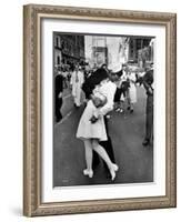 V-J Day in Times Square-Alfred Eisenstaedt-Framed Photographic Print