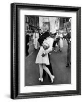 V-J Day in Times Square-Alfred Eisenstaedt-Framed Photographic Print